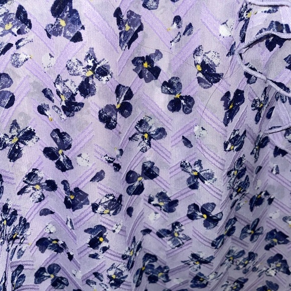 Pennington’s Floral Blouse - Picture 5 of 6